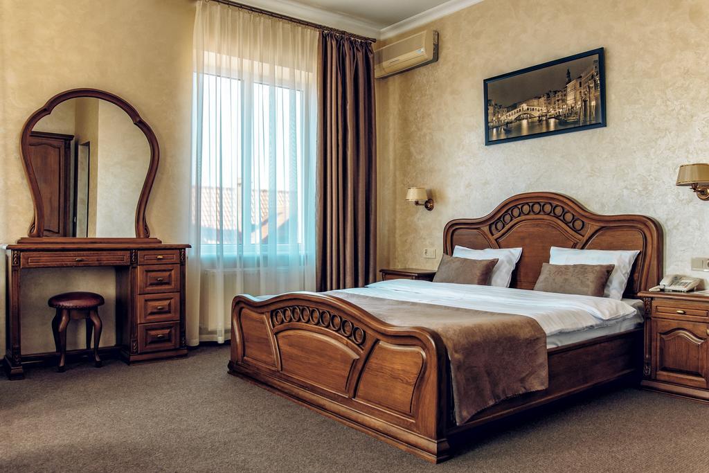 Veles Hotel Fontanka Esterno foto