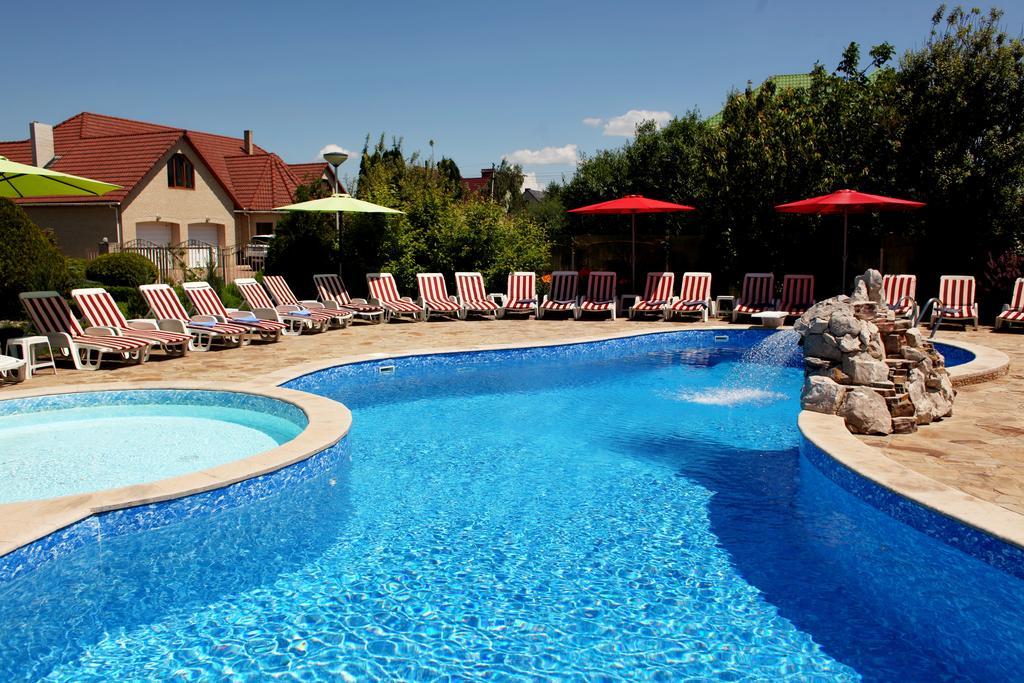 Veles Hotel Fontanka Esterno foto