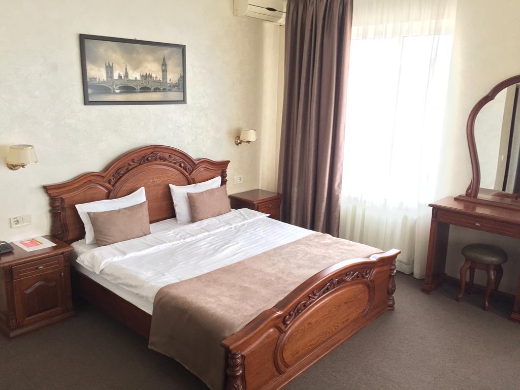 Veles Hotel Fontanka Esterno foto